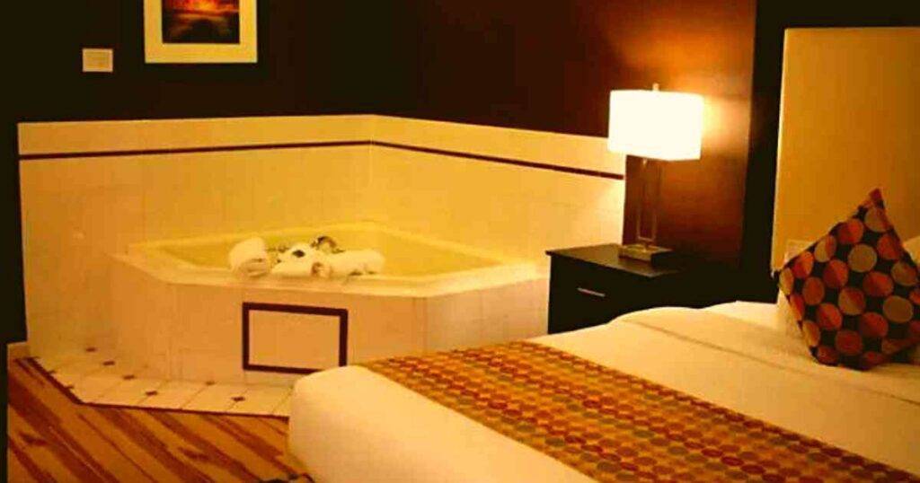 Best Western Plus Des Moines West Inn and Suites - Hotels with Hot Tub in Room in Des Moines